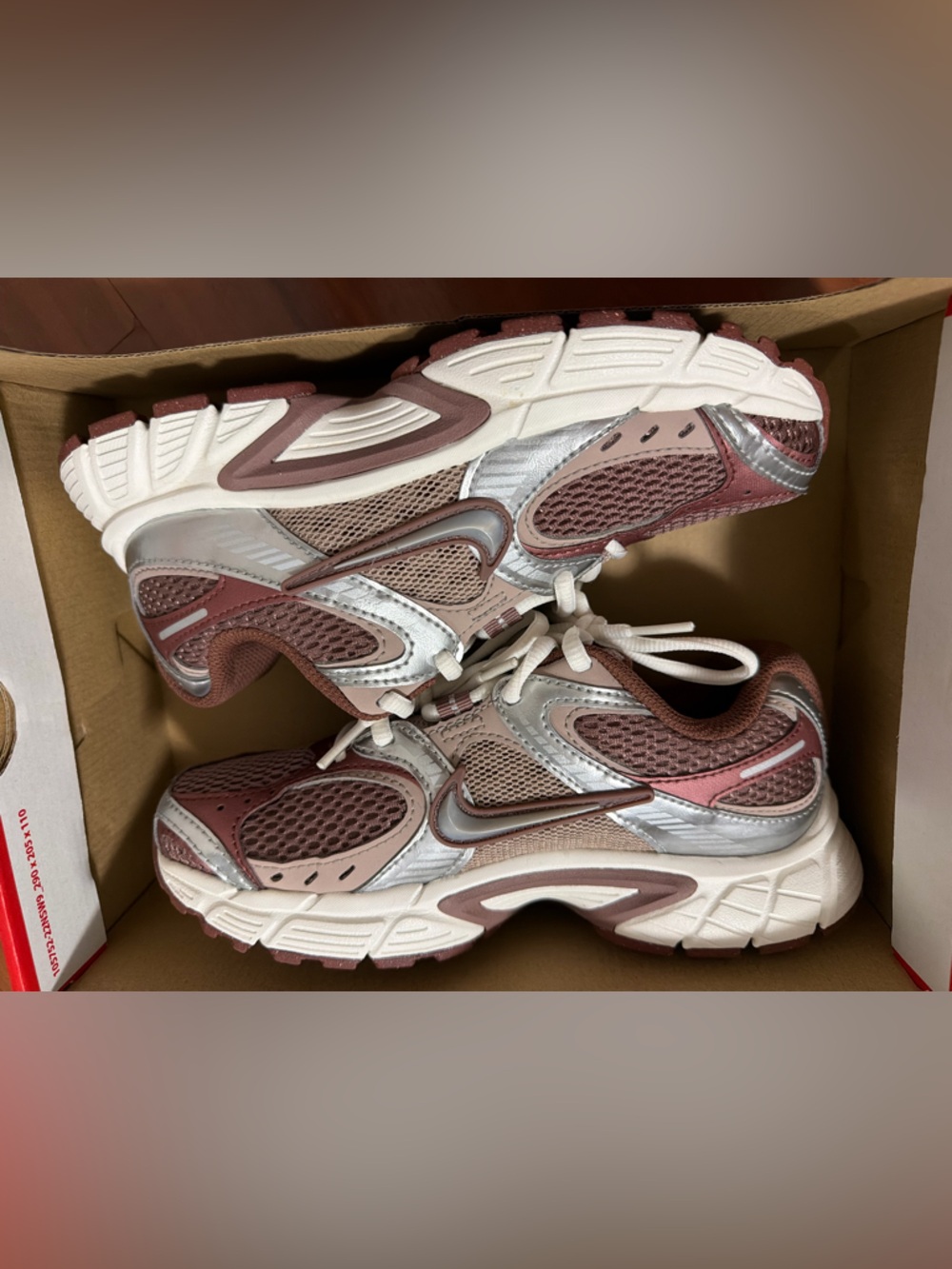 Nike Women’s Sneakers in Mauve and Silver
